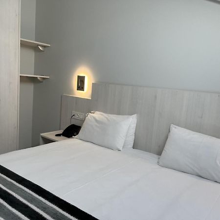 Santa Filomena Hotel ซานติอาโก เด กอมโปสเตลา ภายนอก รูปภาพ